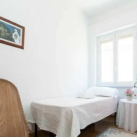 In Guinizzelli Apartment